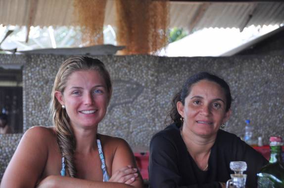 Com a Luzia em seu restaurante, no Canto de Atins, nos Lençóis Maranhenses - MA